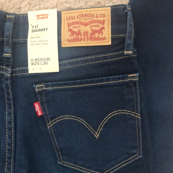 LEVI’S 711 SKINNY, MID RISE, SLIM THROUGH, HIP AND THIGH / 0 MEDIUM / W2… 🍂 - Picture 2 of 9